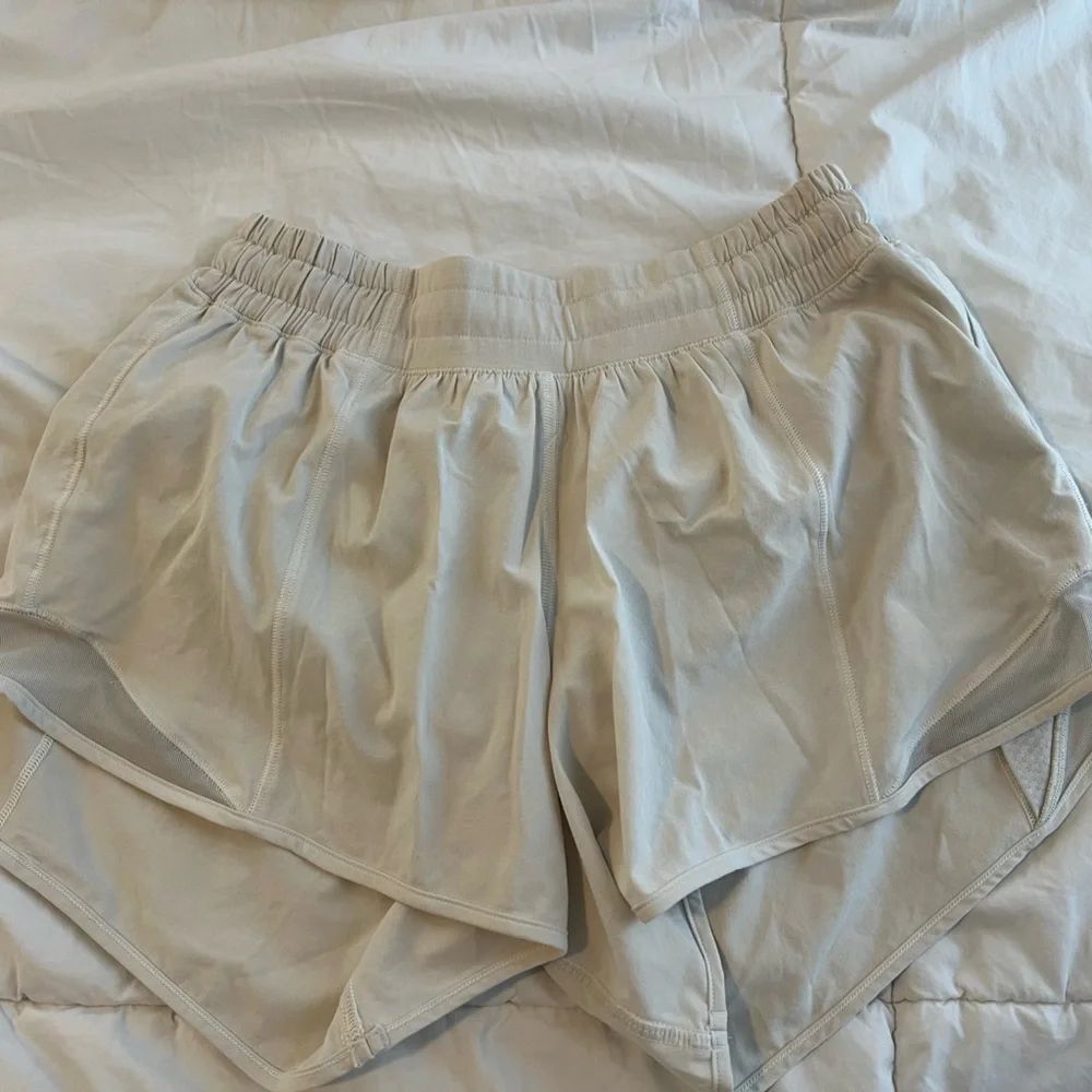 Lululemon Athletica Ivory Hotty Hot Elastic Waist Shorts